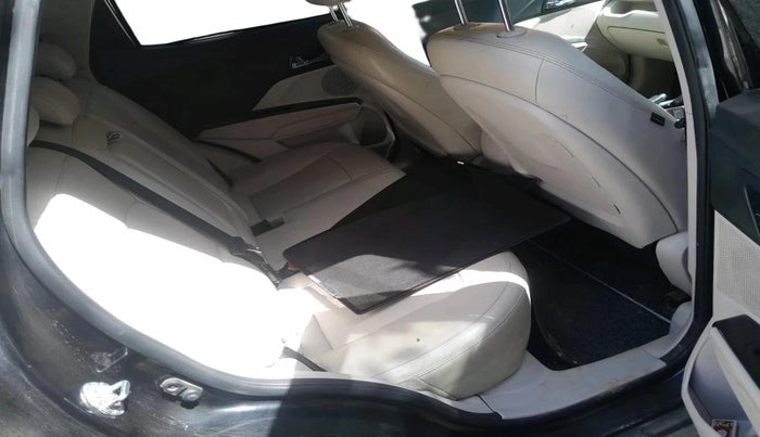 2020 Mahindra XUV300 W8 (O) 1.5 DIESEL, Diesel, Manual, 1,38,452 km, interior