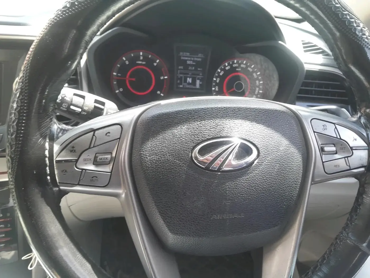 2020 Mahindra XUV300 W8 (O) 1.5 DIESEL, Diesel, Manual, 1,38,452 km, interior
