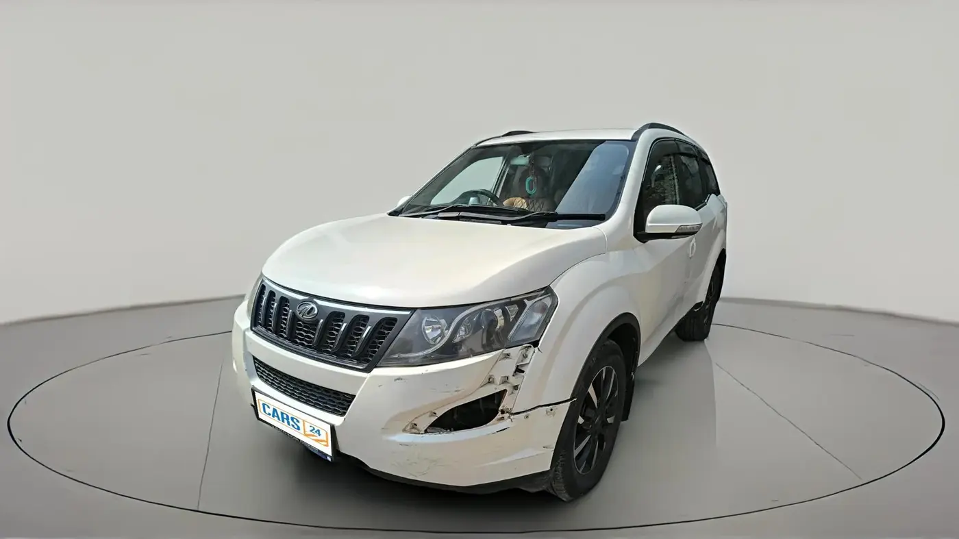 2015 Mahindra XUV500 W6, Diesel, Manual, 2,05,000 km, exterior