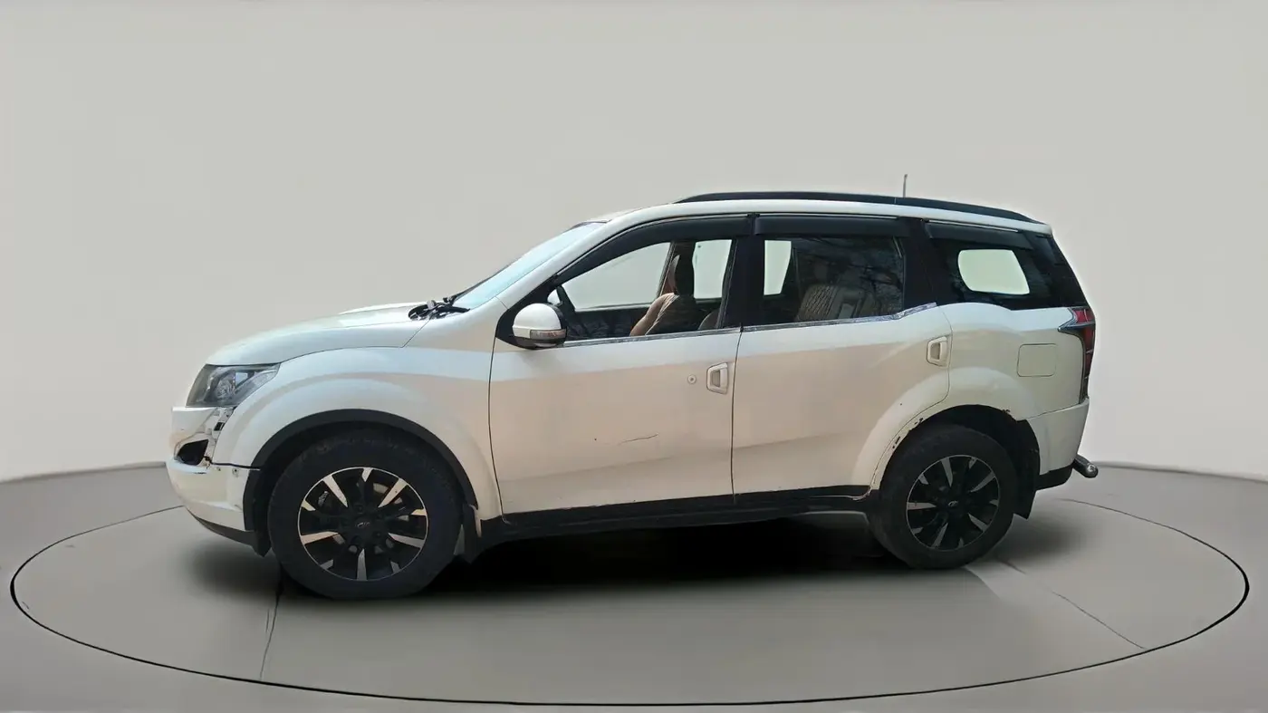 2015 Mahindra XUV500 W6, Diesel, Manual, 2,05,000 km, exterior