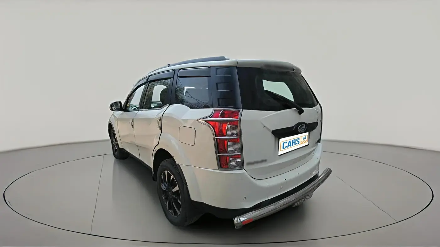 2015 Mahindra XUV500 W6, Diesel, Manual, 2,05,000 km, exterior