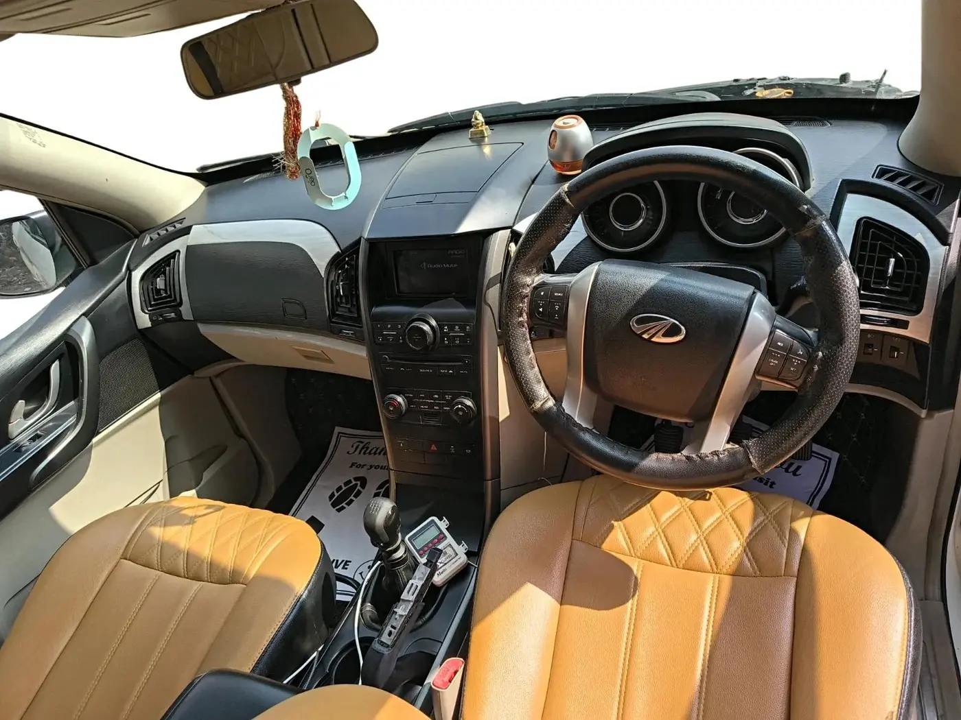 2015 Mahindra XUV500 W6, Diesel, Manual, 2,05,000 km, interior