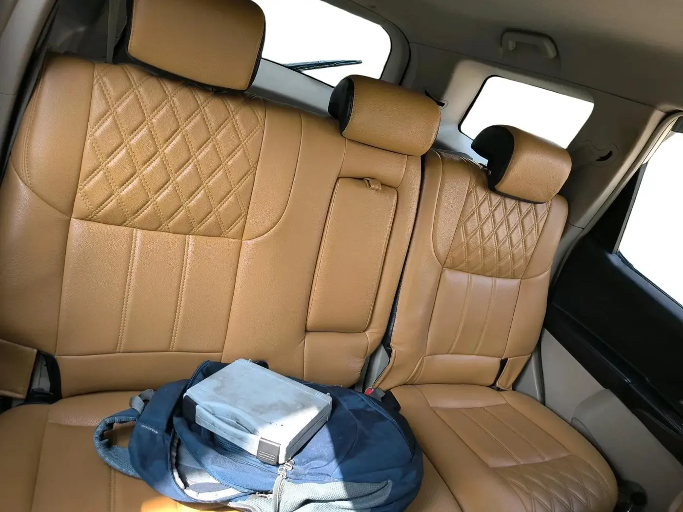 2015 Mahindra XUV500 W6, Diesel, Manual, 2,05,000 km, interior