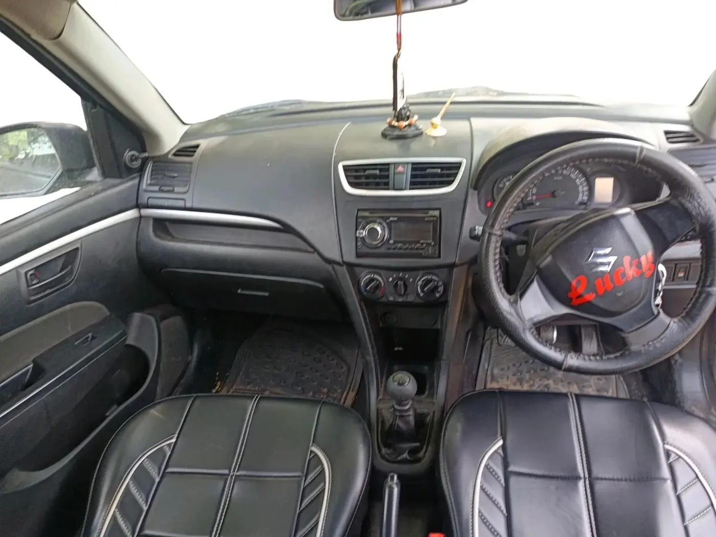 2015 Maruti Swift LXI (O), Petrol, Manual, 1,01,695 km, interior