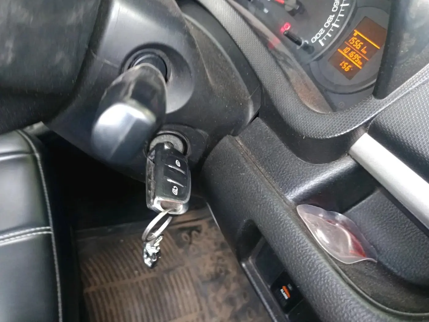2015 Maruti Swift LXI (O), Petrol, Manual, 1,01,695 km, interior