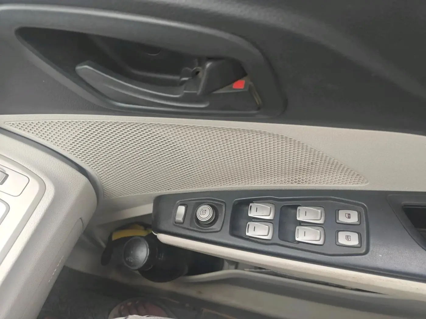 2020 Mahindra XUV300 W6 1.5 Diesel, Diesel, Manual, 84,241 km, interior
