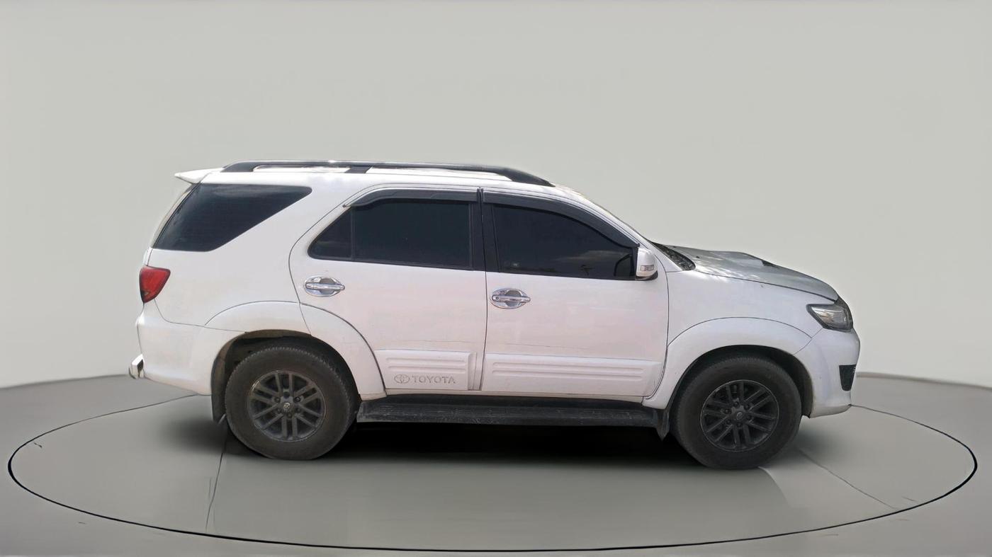 2014 Toyota Fortuner 3.0 4X4 MT, Diesel, Manual, 1,86,485 km, exterior
