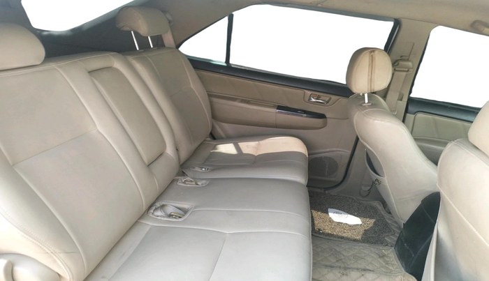 2014 Toyota Fortuner 3.0 4X4 MT, Diesel, Manual, 1,86,485 km, interior