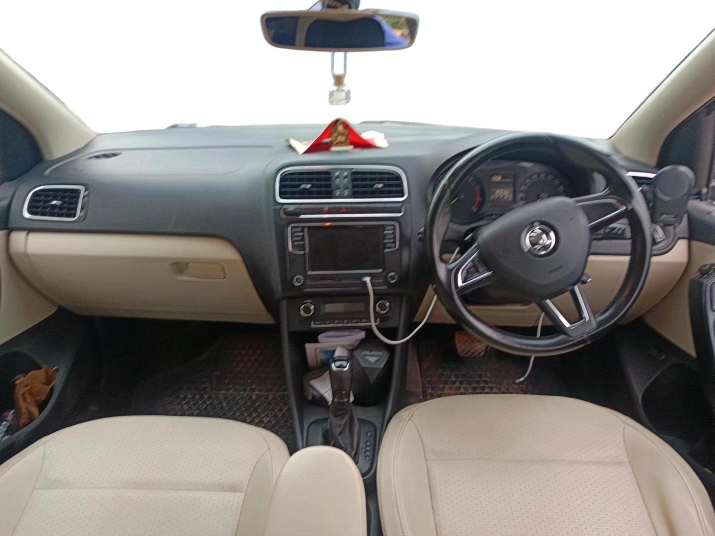 2017 Skoda Rapid Elegance 1.6 MPI AT, Petrol, Automatic, 1,27,219 km, interior