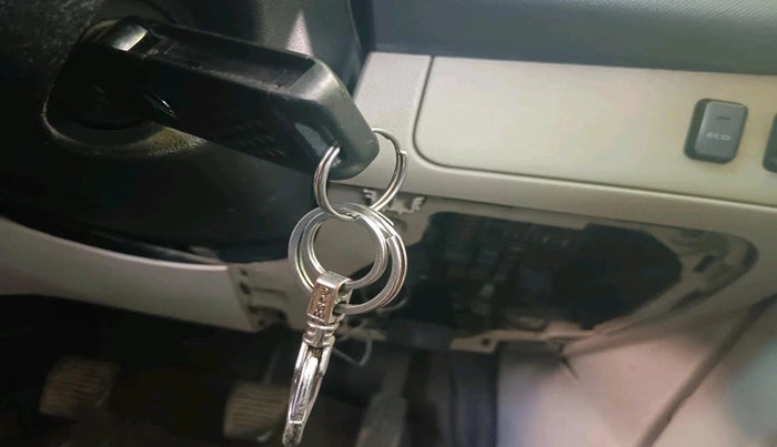 2018 Mahindra MARAZZO M2 8 STR, Diesel, Manual, 2,88,901 km, interior