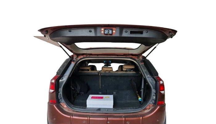 2019 Mahindra XUV500 W7 AT, Diesel, Automatic, 1,18,422 km, exterior