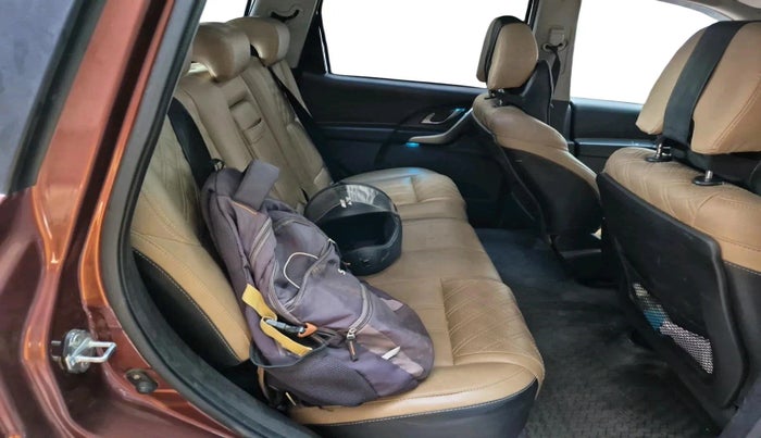 2019 Mahindra XUV500 W7 AT, Diesel, Automatic, 1,18,422 km, interior