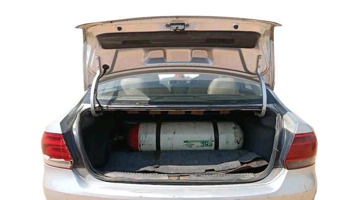 2011 Volkswagen Vento TRENDLINE 1.6, CNG, Manual, 1,78,335 km, exterior