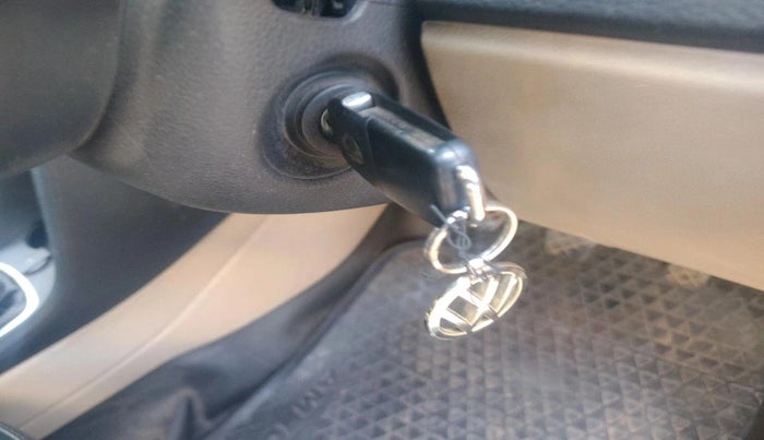 2017 Volkswagen Ameo HIGHLINE1.2L PLUS 16 ALLOY, Petrol, Manual, 86,082 km, interior