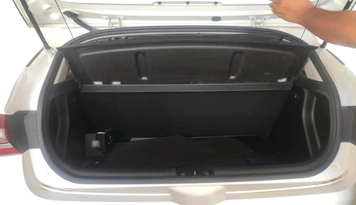 2025 Hyundai NEW I20 Sportz (O) 1.2, Petrol, Manual, 10,112 km, exterior