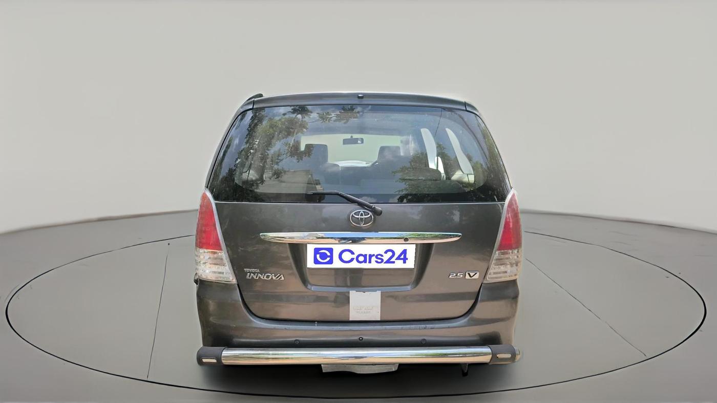 2011 Toyota Innova V 2.5 8 STR, Diesel, Manual, 1,87,157 km, exterior