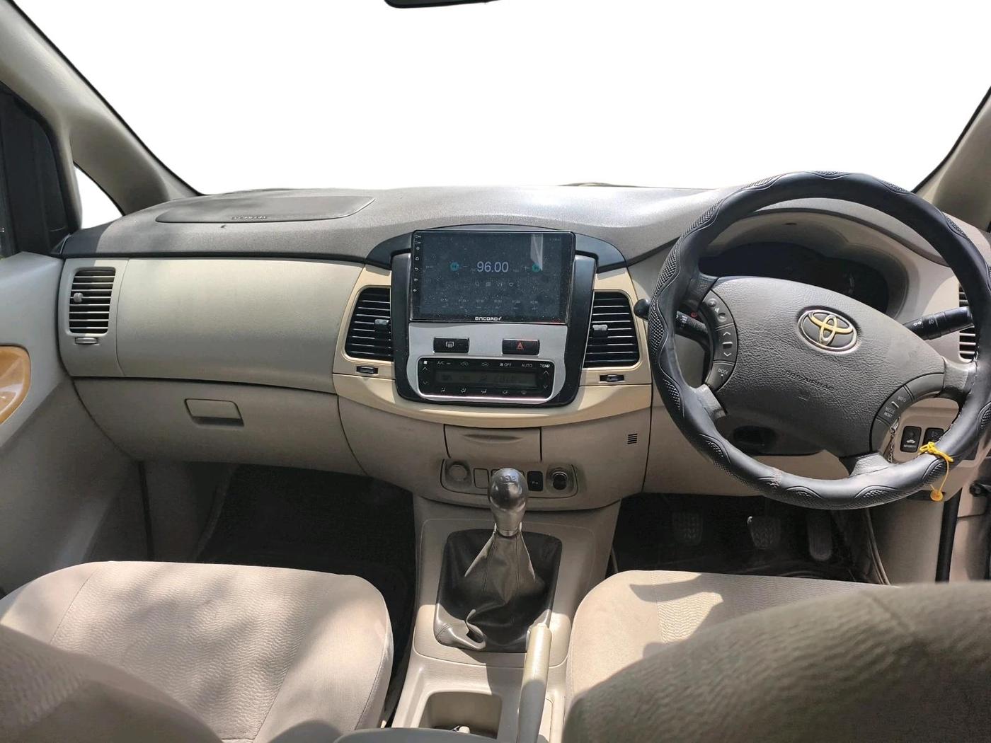2011 Toyota Innova V 2.5 8 STR, Diesel, Manual, 1,87,157 km, interior
