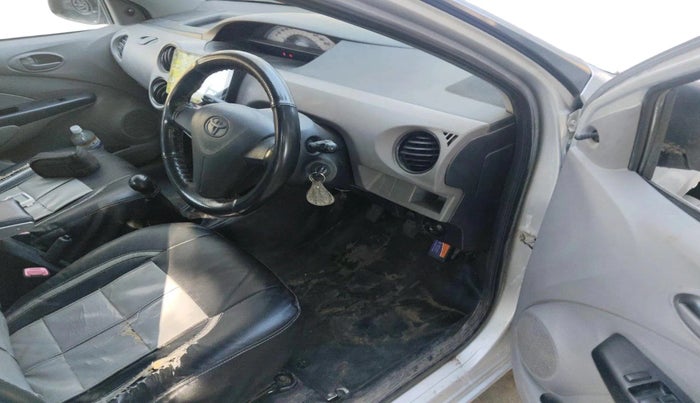 2011 Toyota Etios Liva G, Petrol, Manual, 1,00,380 km, interior