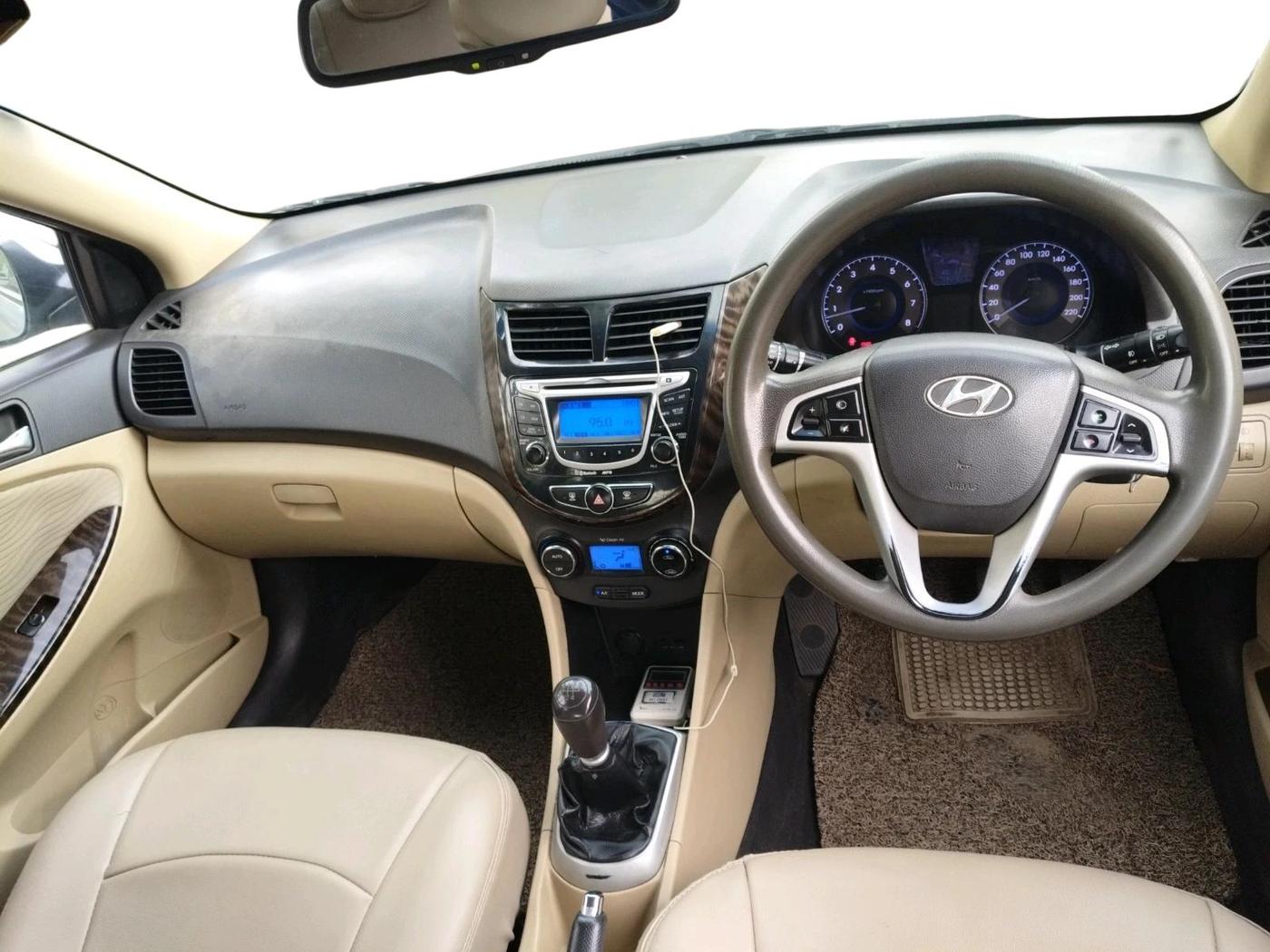 2011 Hyundai Verna FLUIDIC 1.6 VTVT SX, Petrol, Manual, 1,05,362 km, interior