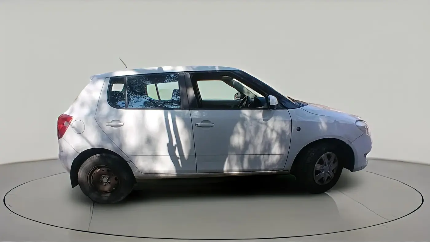 2011 Skoda Fabia AMBITION PLUS 1.2 TDI CR, Diesel, Manual, 1,16,798 km, exterior