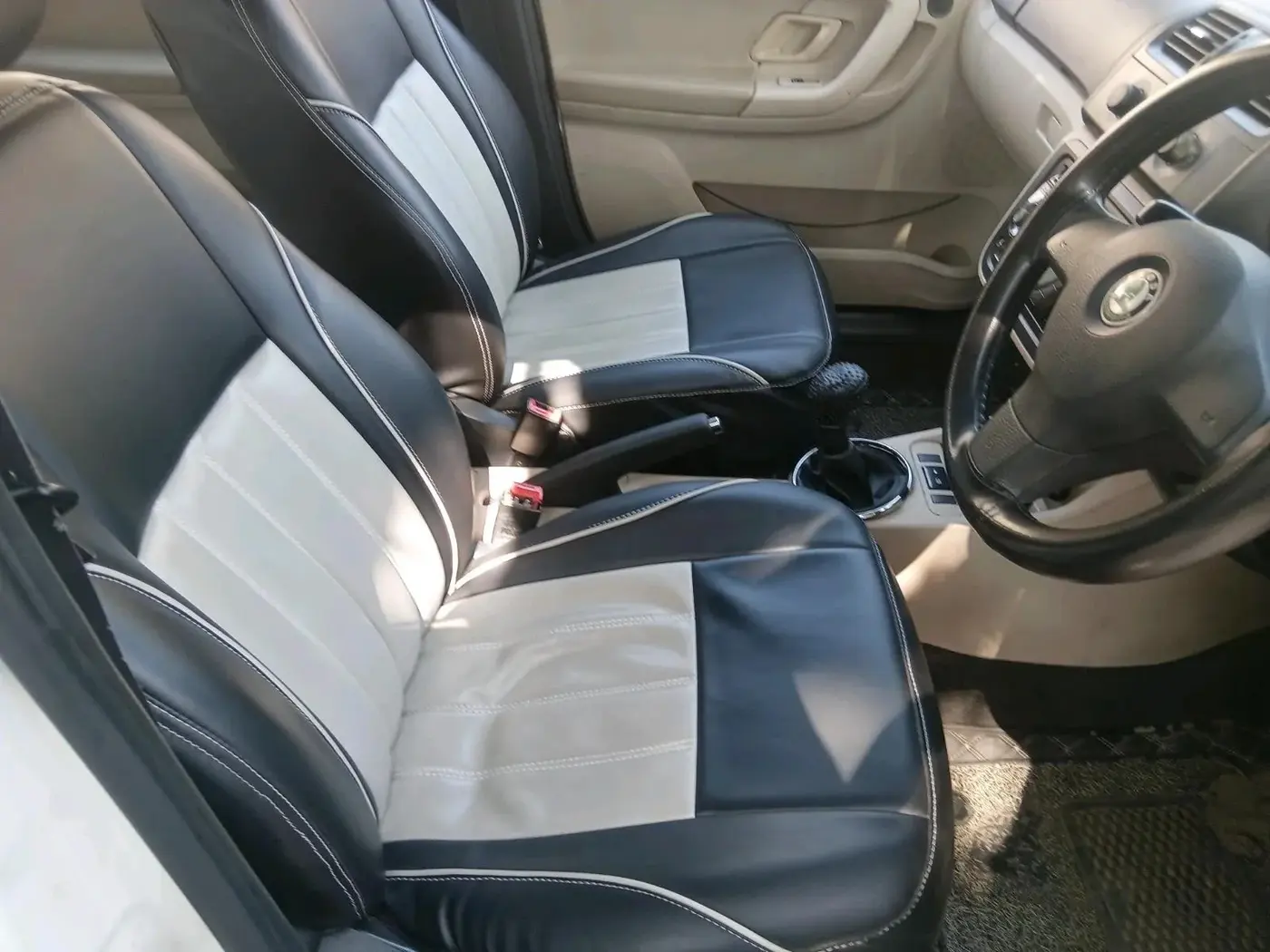2011 Skoda Fabia AMBITION PLUS 1.2 TDI CR, Diesel, Manual, 1,16,798 km, interior