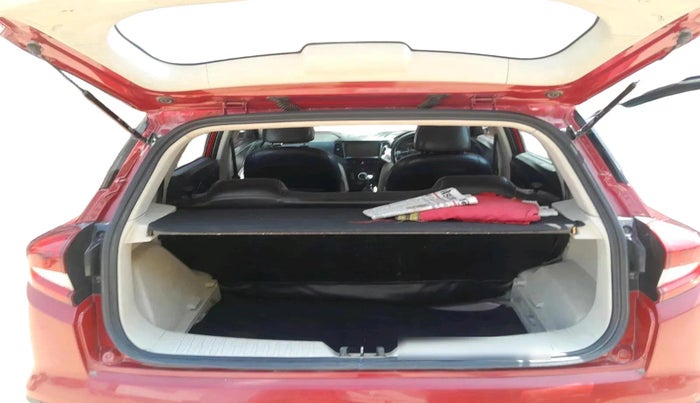 2021 Mahindra XUV300 W4 1.5 DIESEL, Diesel, Manual, 1,57,979 km, exterior