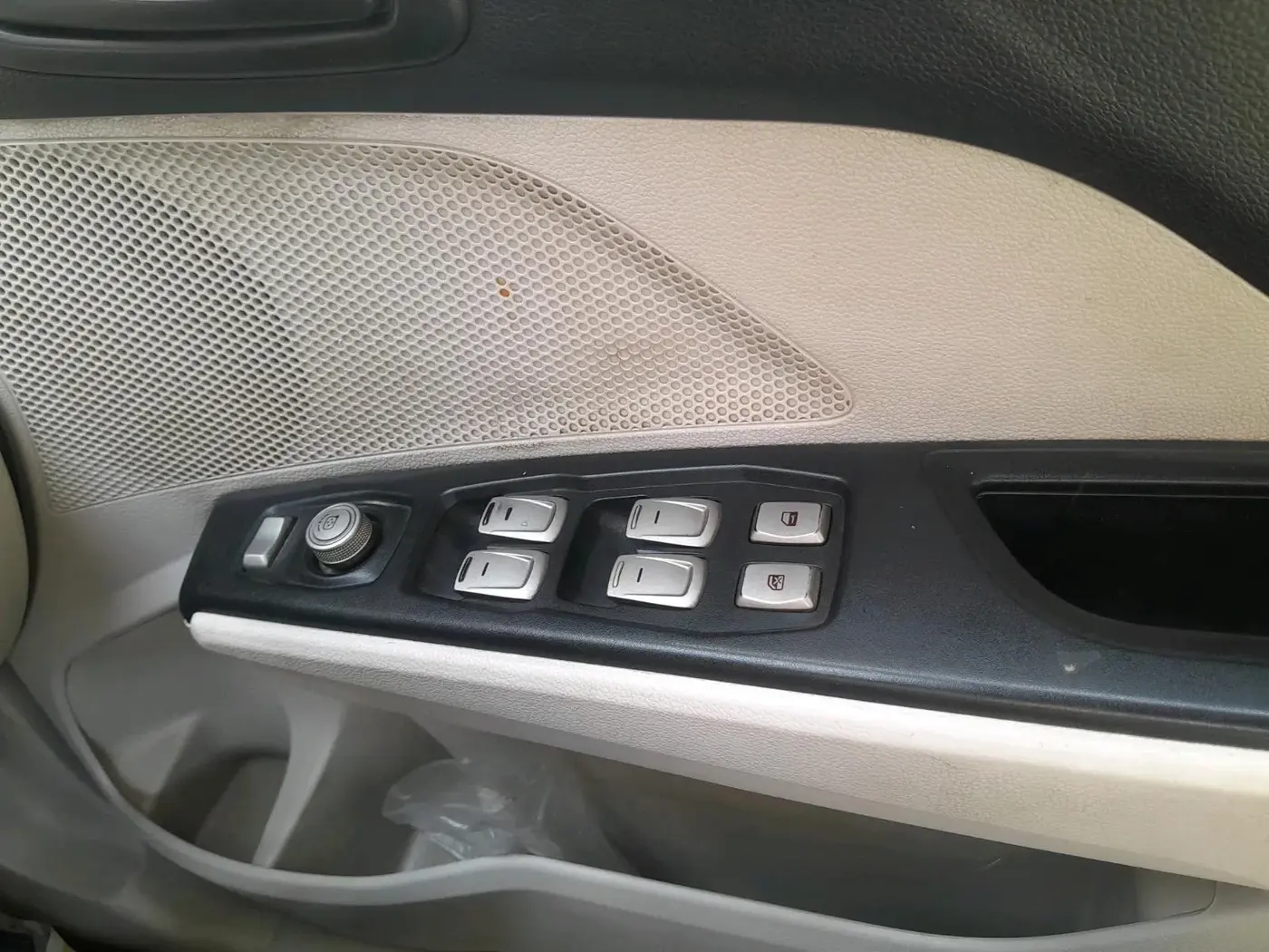 2021 Mahindra XUV300 W4 1.5 DIESEL, Diesel, Manual, 1,57,979 km, interior
