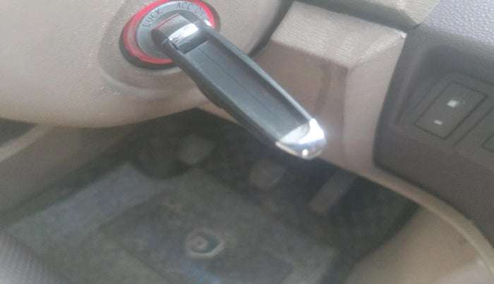 2012 Mahindra XUV500 W8, Diesel, Manual, 2,89,932 km, interior