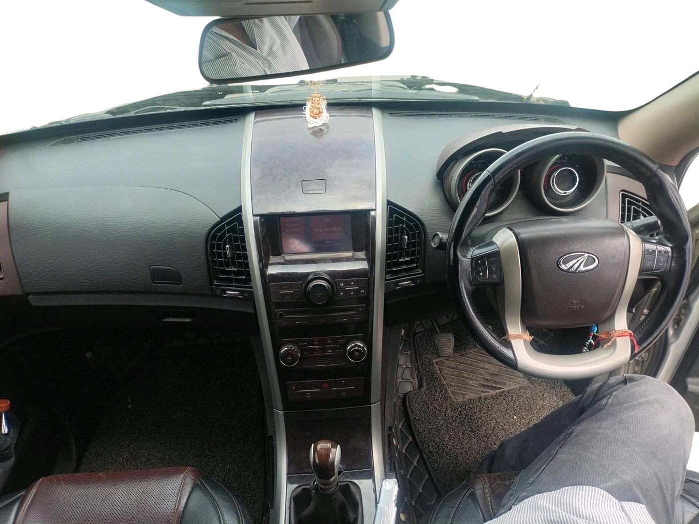 2014 Mahindra XUV500 W8, Diesel, Manual, 1,40,663 km, interior