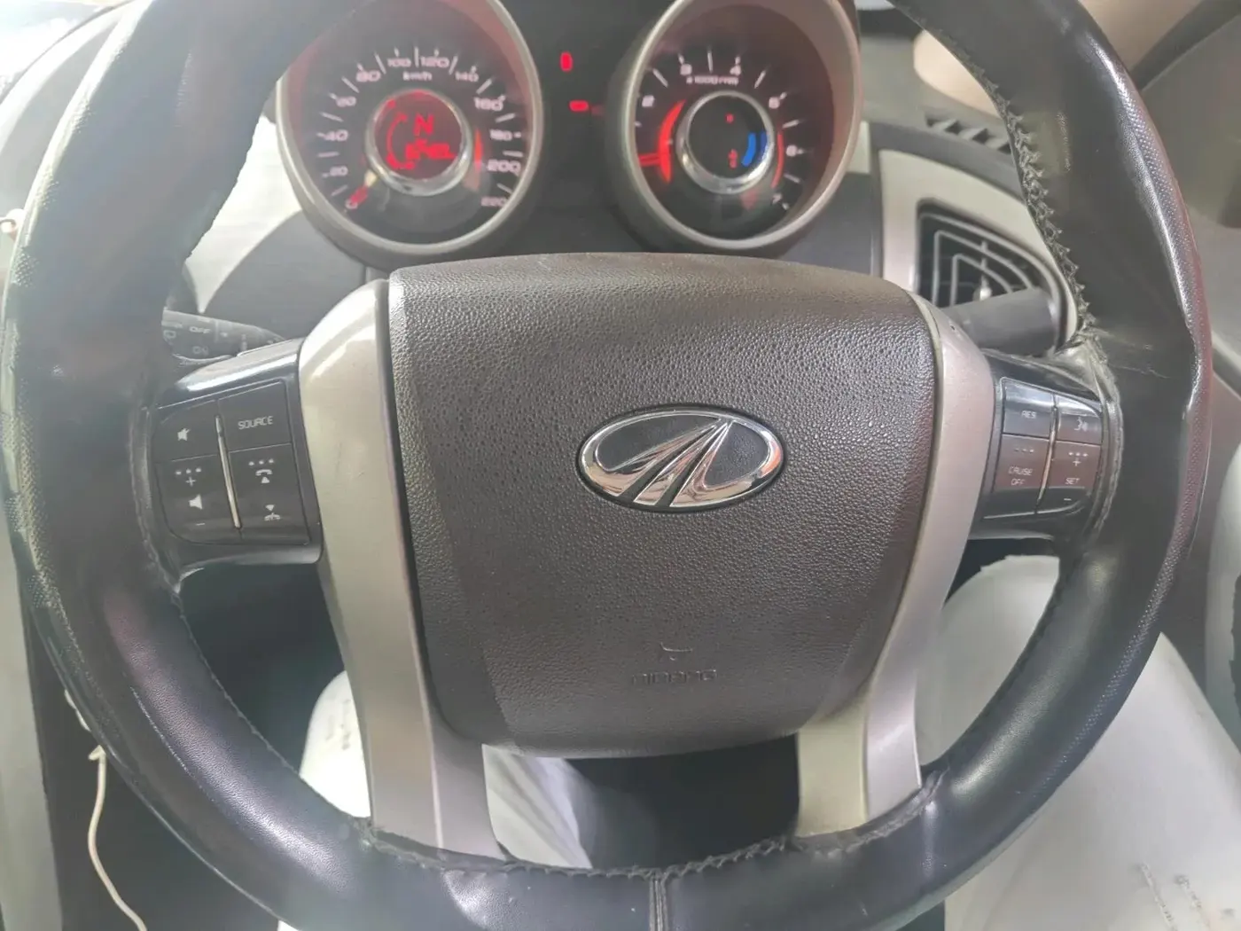 2013 Mahindra XUV500 W8, Diesel, Manual, 85,000 km, interior