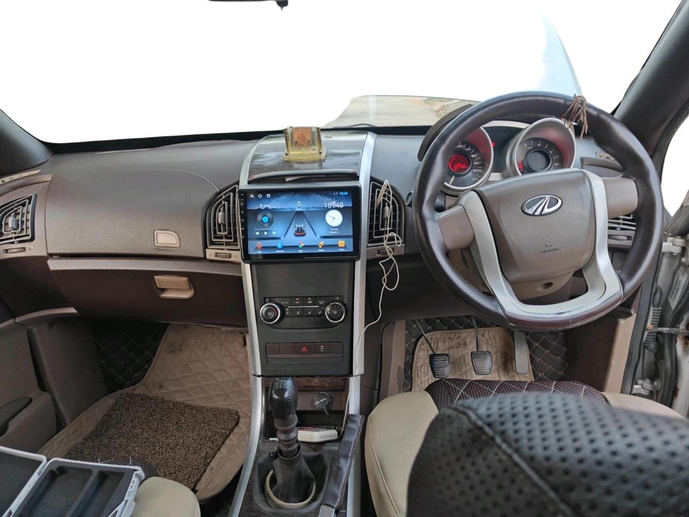 2014 Mahindra XUV500 W4, Diesel, Manual, 1,02,456 km, interior