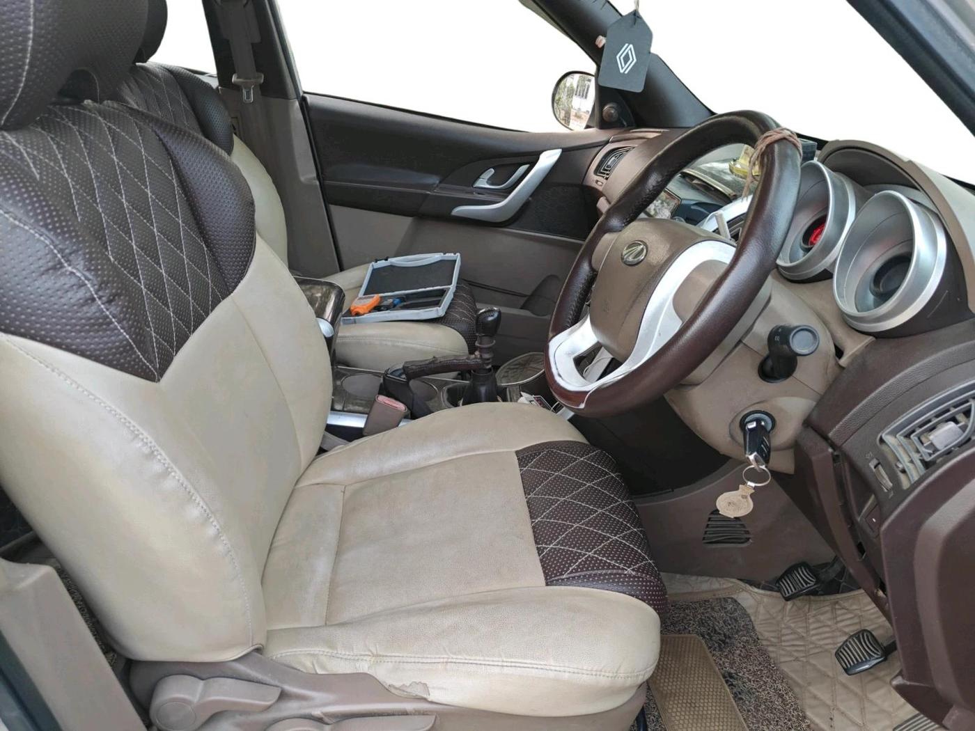 2014 Mahindra XUV500 W4, Diesel, Manual, 1,02,456 km, interior