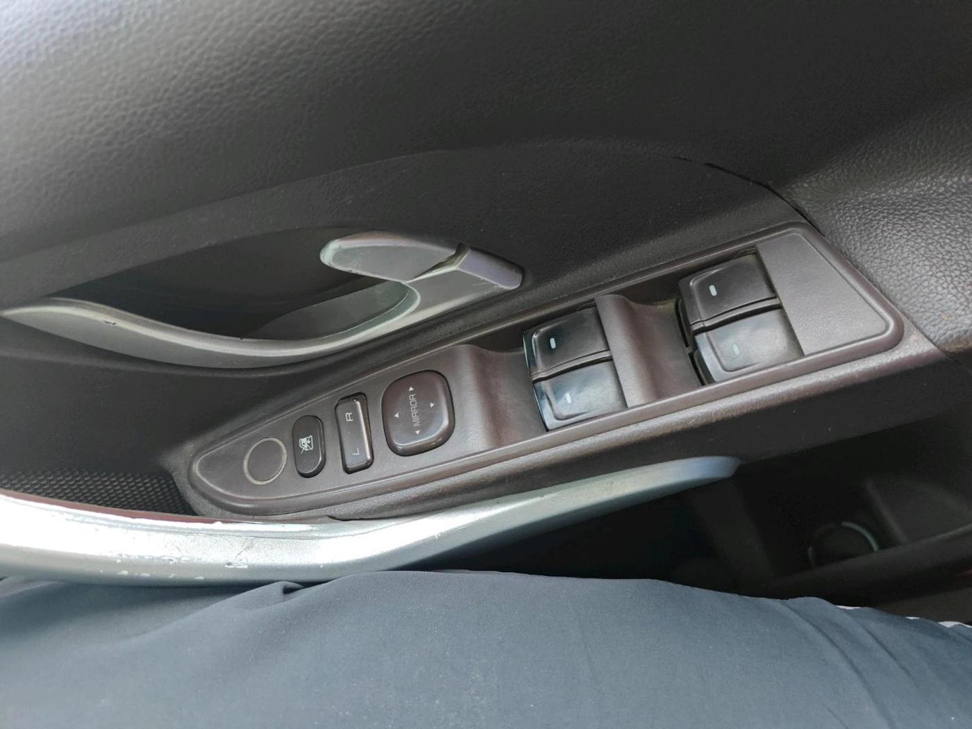 2014 Mahindra XUV500 W4, Diesel, Manual, 1,02,456 km, interior
