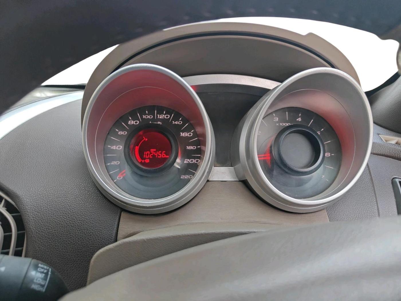 2014 Mahindra XUV500 W4, Diesel, Manual, 1,02,456 km, interior