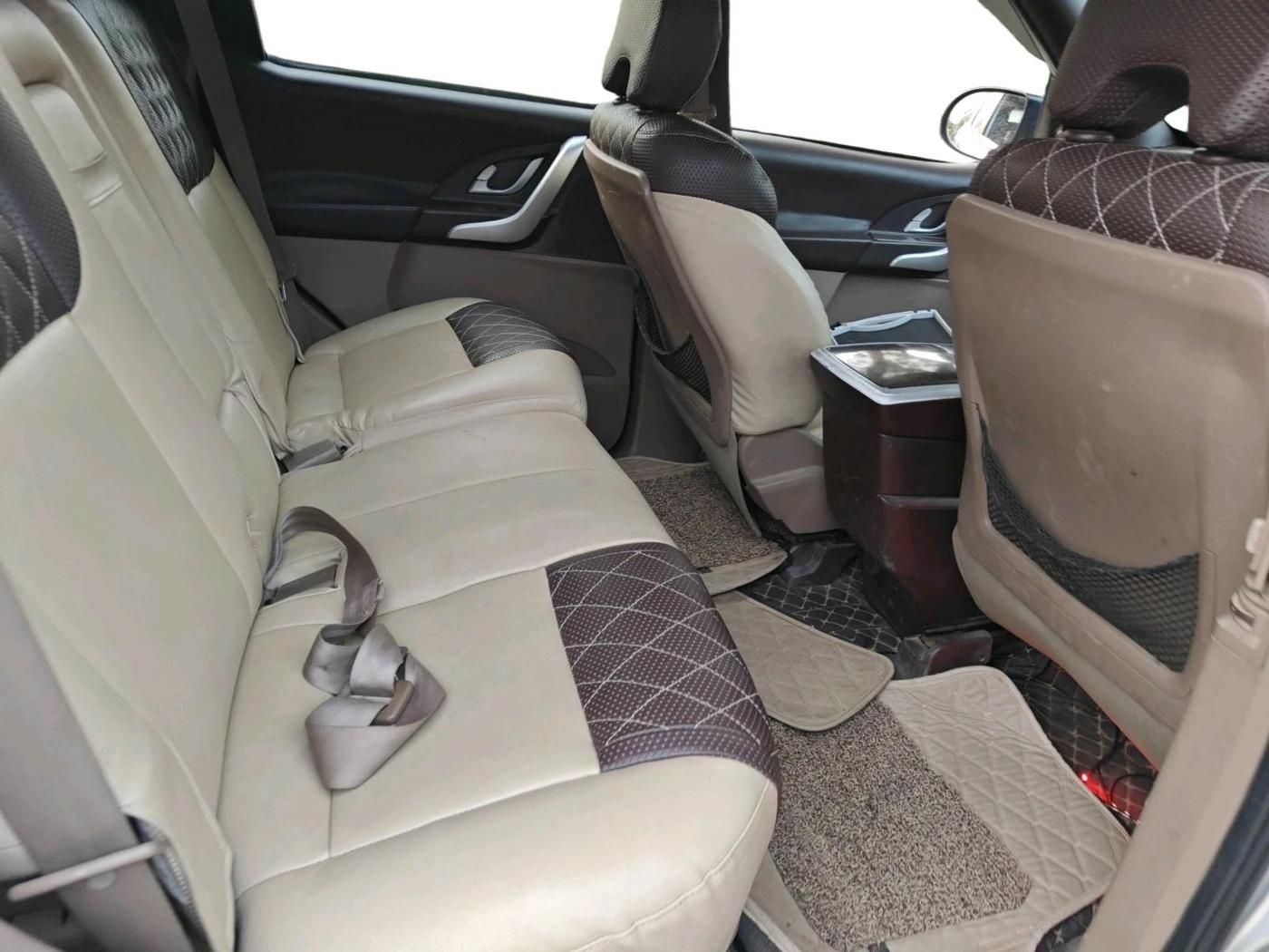 2014 Mahindra XUV500 W4, Diesel, Manual, 1,02,456 km, interior
