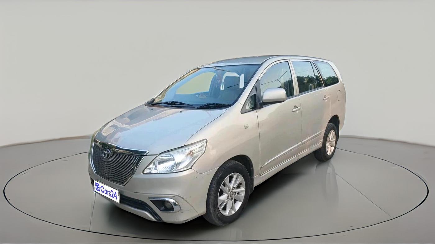 2013 Toyota Innova 2.5 GX 8 STR, Diesel, Manual, 3,20,166 km, exterior