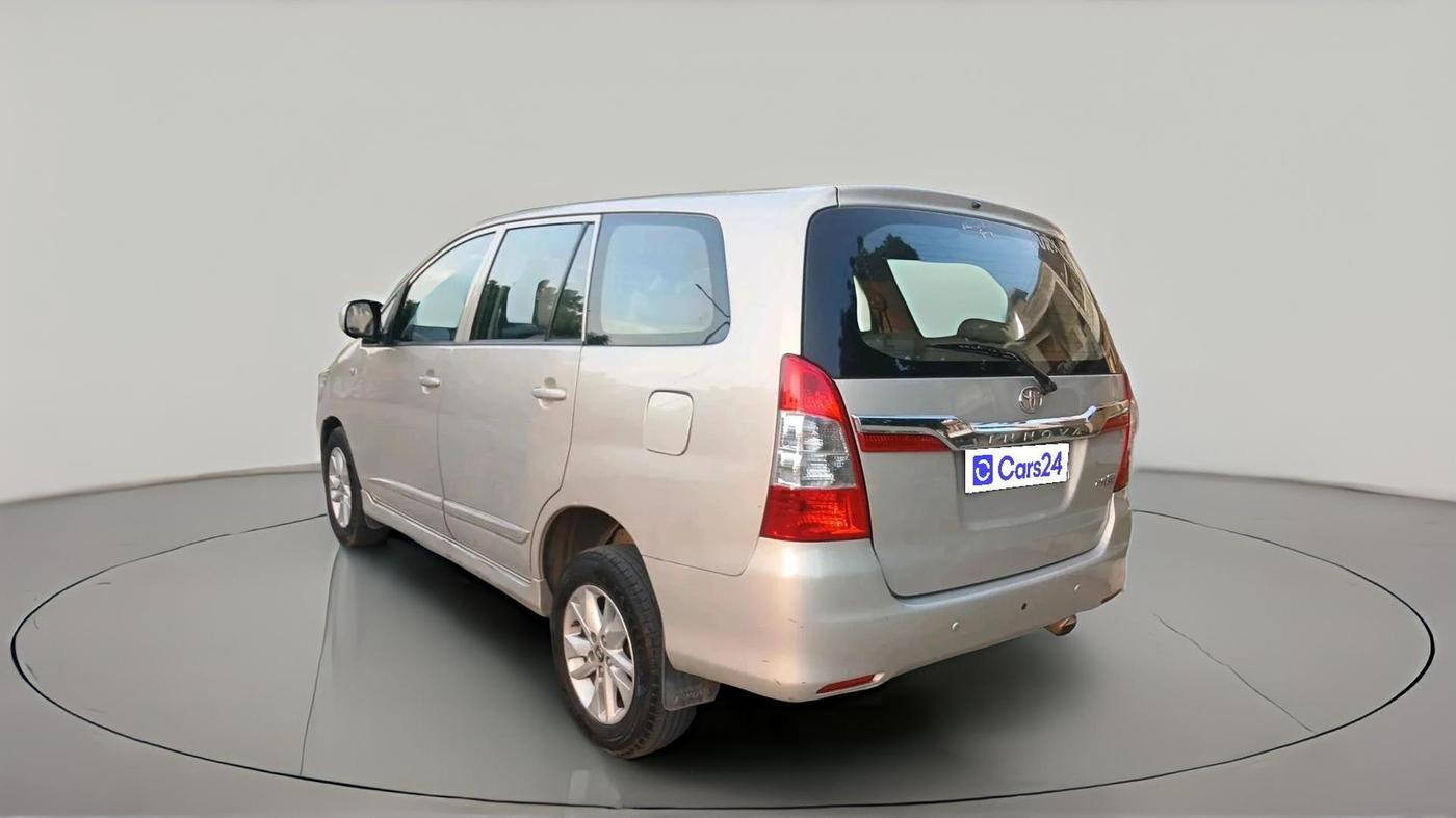 2013 Toyota Innova 2.5 GX 8 STR, Diesel, Manual, 3,20,166 km, exterior