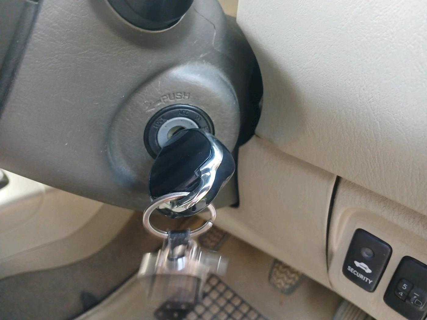 2013 Toyota Innova 2.5 GX 8 STR, Diesel, Manual, 3,20,166 km, interior