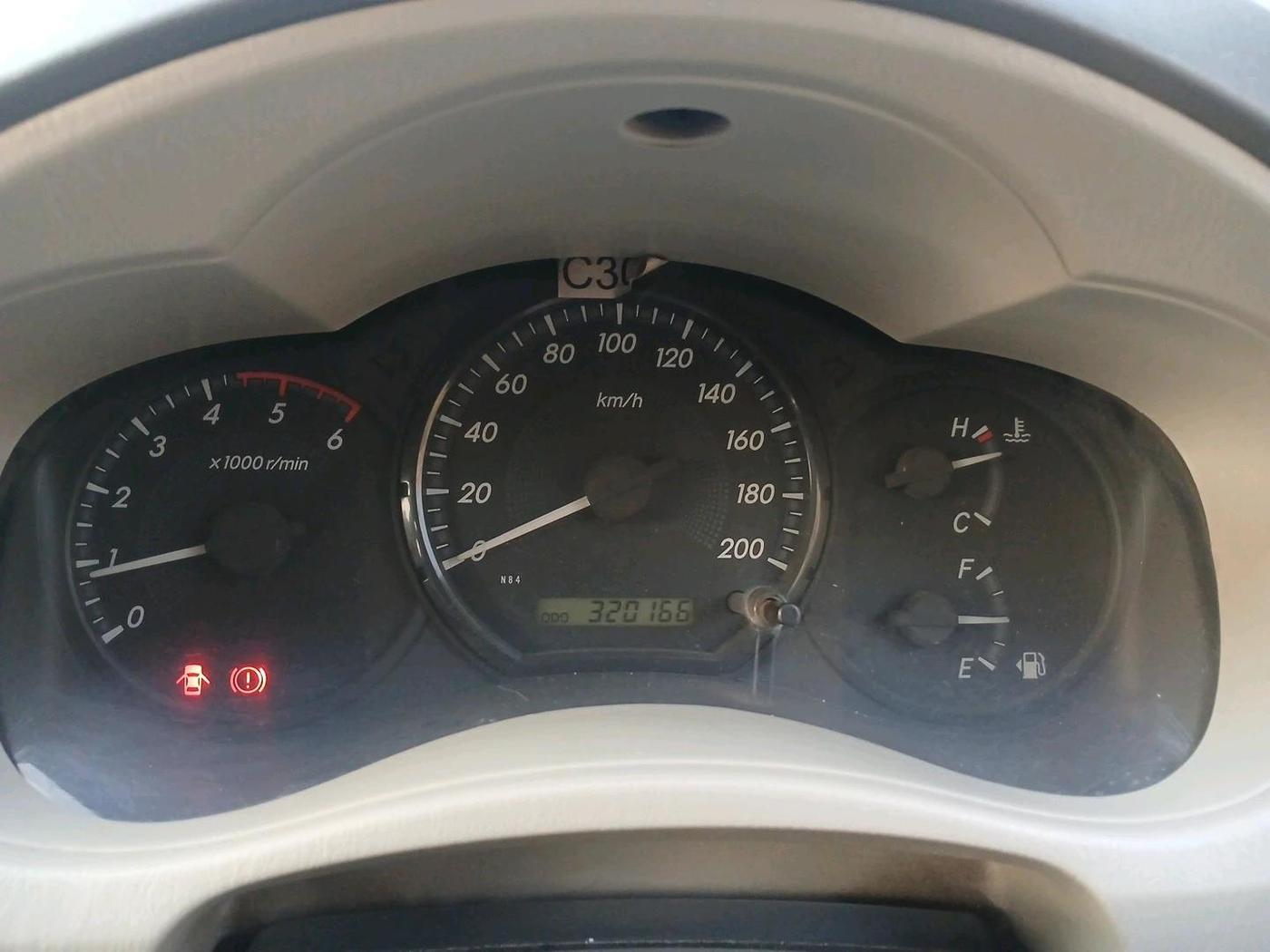 2013 Toyota Innova 2.5 GX 8 STR, Diesel, Manual, 3,20,166 km, interior