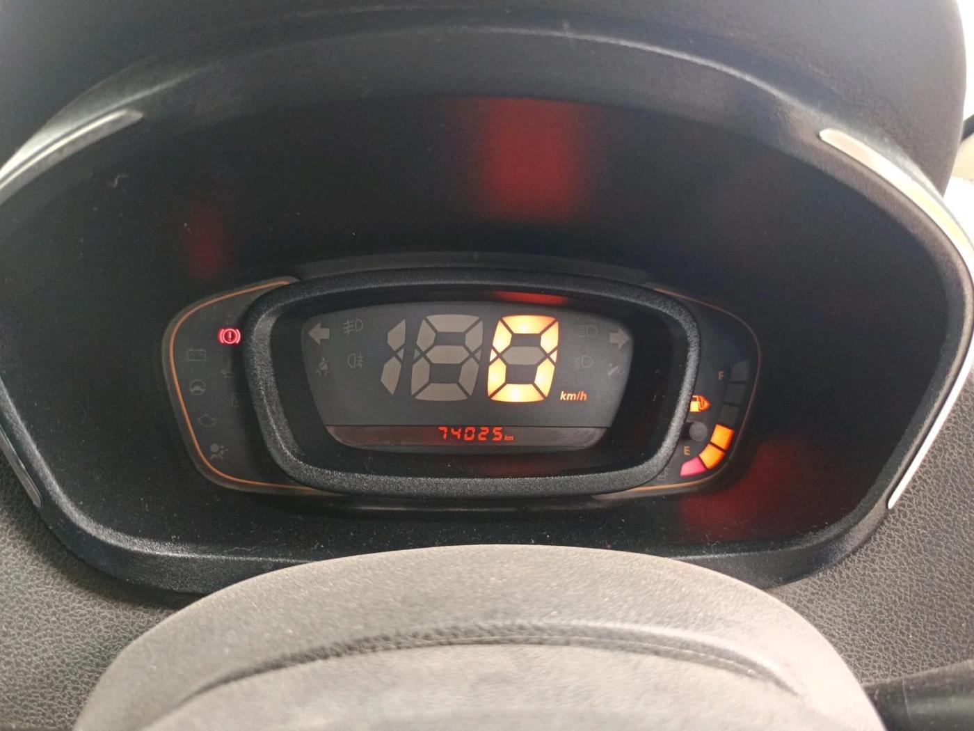 2017 Renault Kwid 1.0 RXT 02 Anniversary Edition, Petrol, Manual, 74,025 km, interior