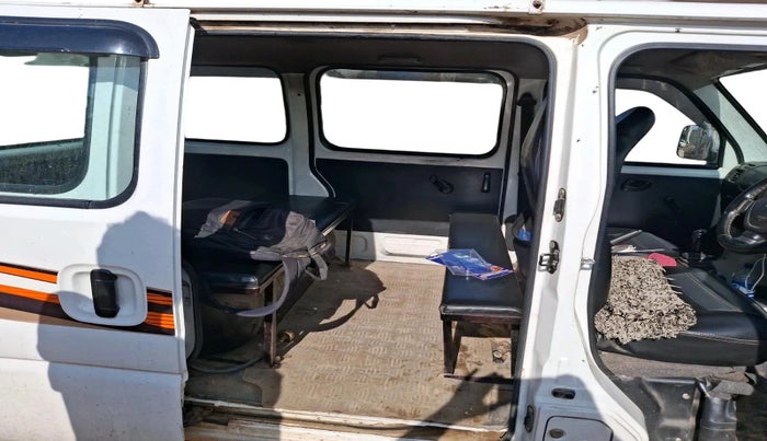 2022 Maruti Eeco 5 STR AC (O), Petrol, Manual, 40,801 km, interior