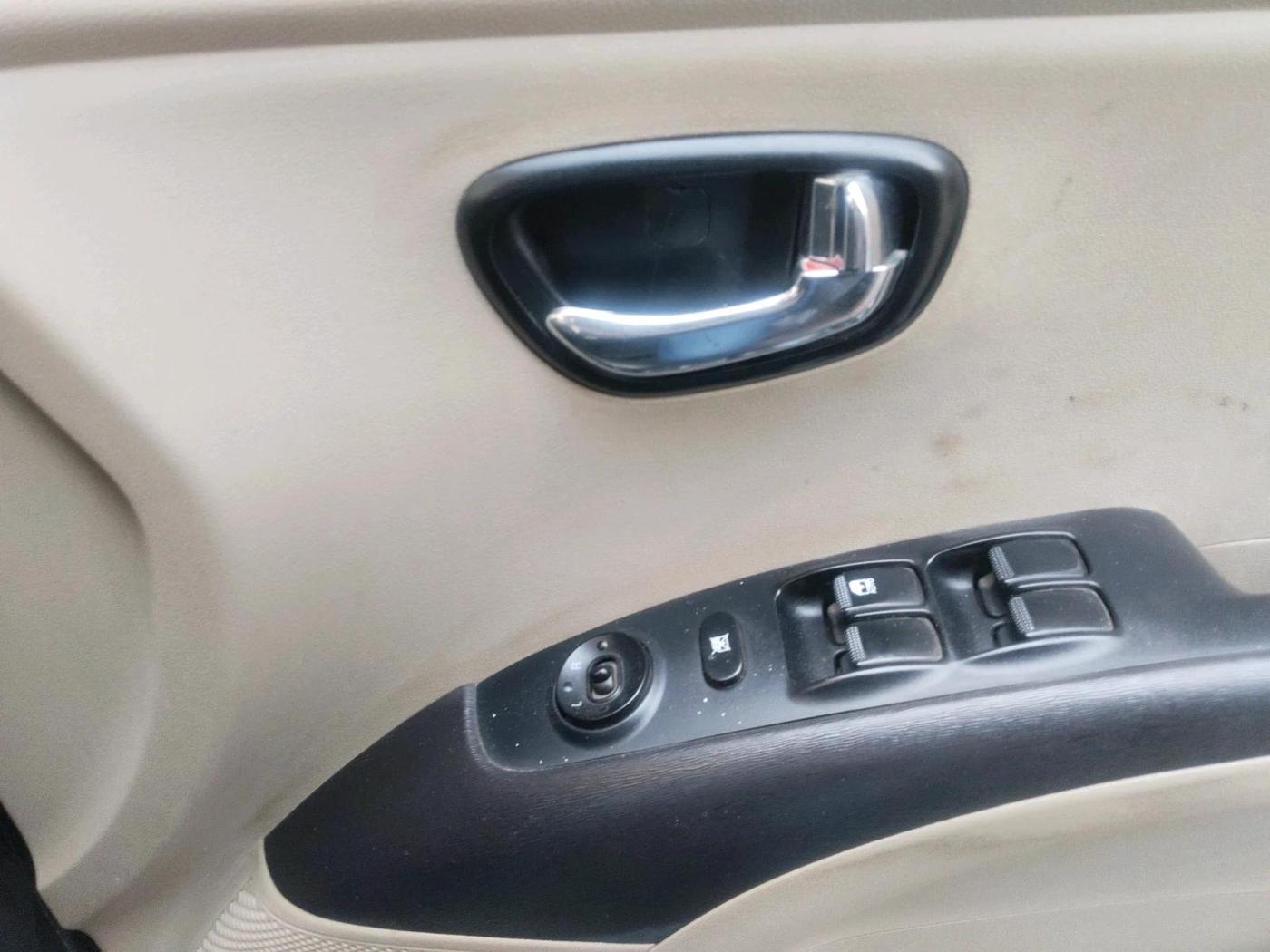 2013 Hyundai i10 MAGNA 1.2, Petrol, Manual, 1,00,908 km, interior