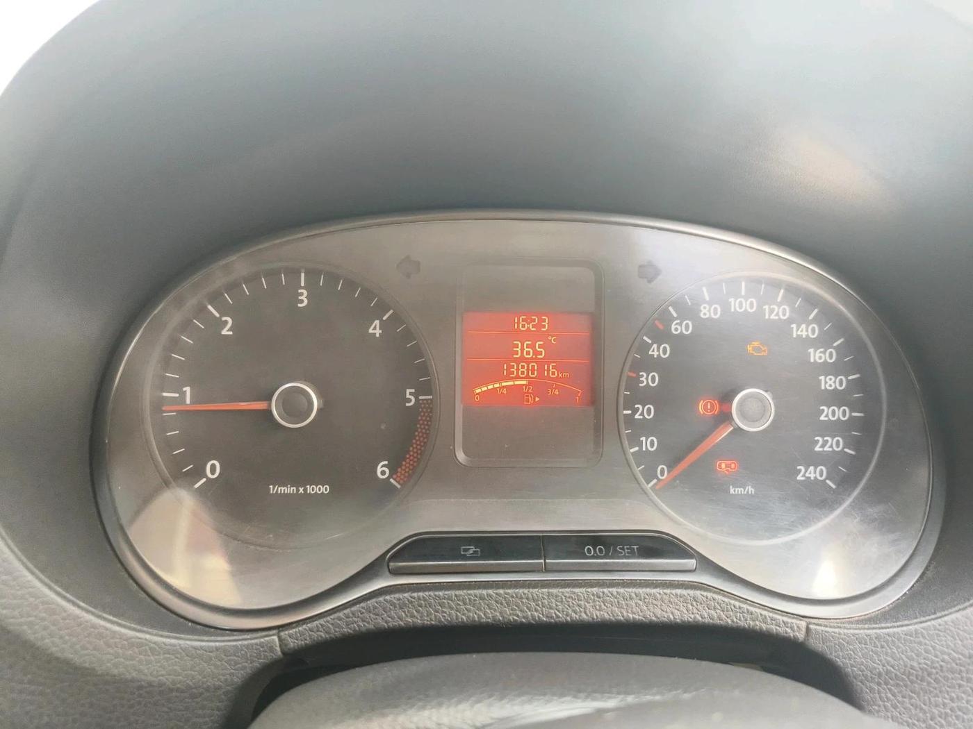 2011 Volkswagen Polo TRENDLINE 1.2L DIESEL, Diesel, Manual, 1,38,016 km, interior