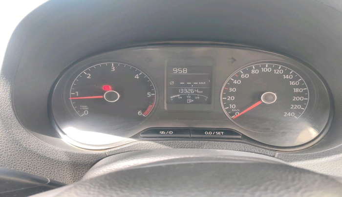 2016 Volkswagen Ameo COMFORTLINE 1.5L, Diesel, Manual, 1,33,264 km, interior