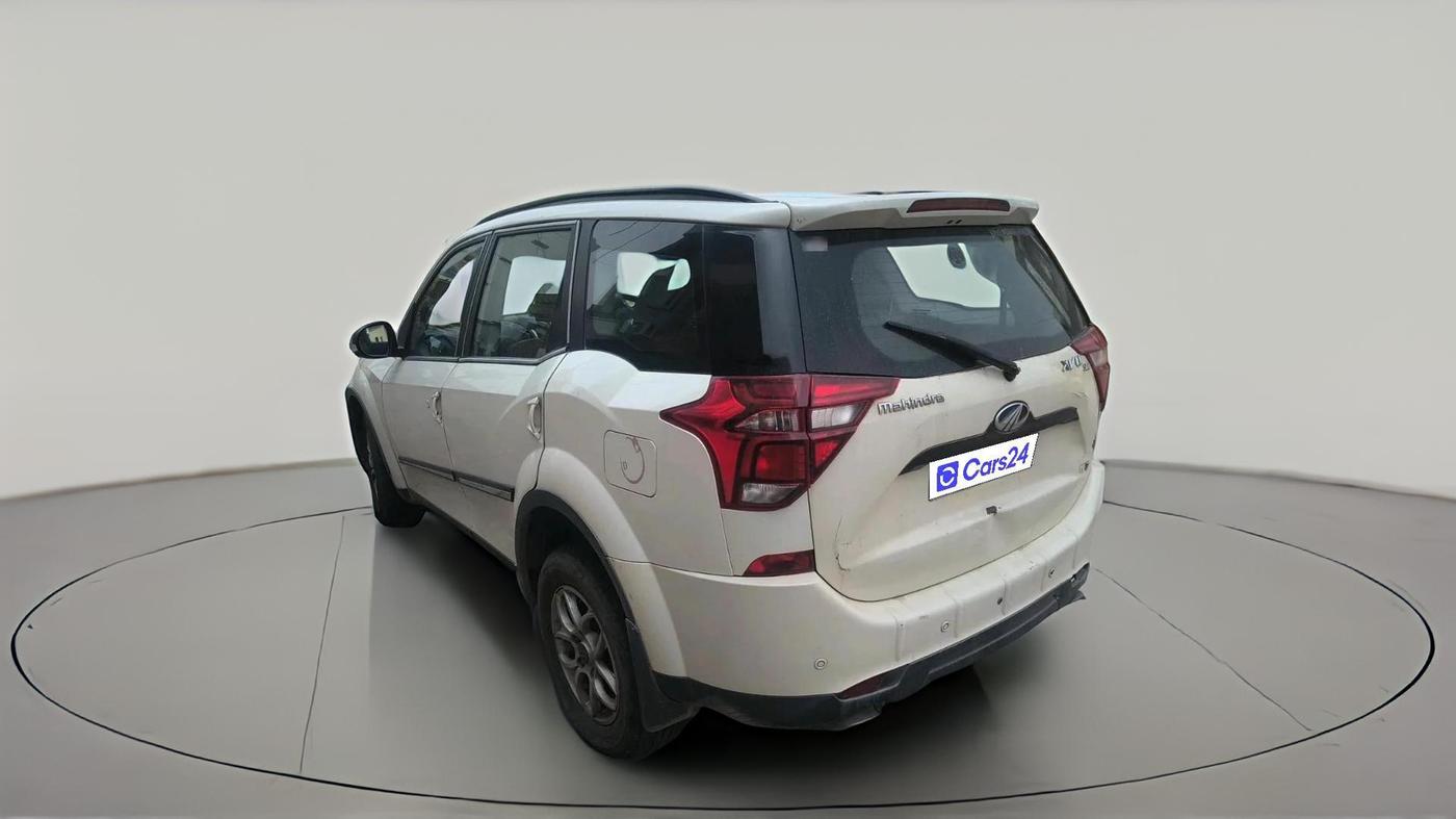 2018 Mahindra XUV500 W7, Diesel, Manual, 1,18,939 km, exterior