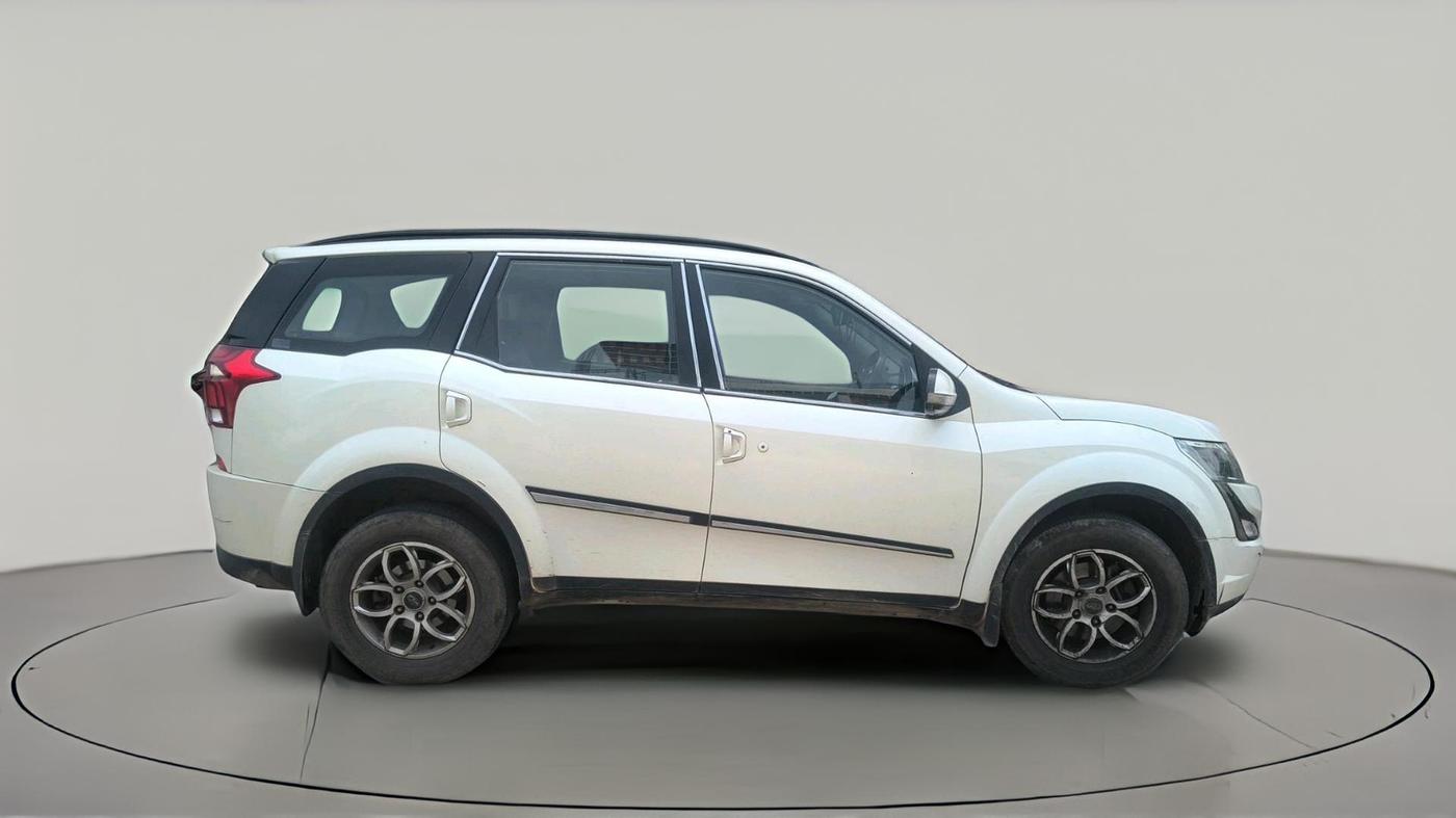 2018 Mahindra XUV500 W7, Diesel, Manual, 1,18,939 km, exterior