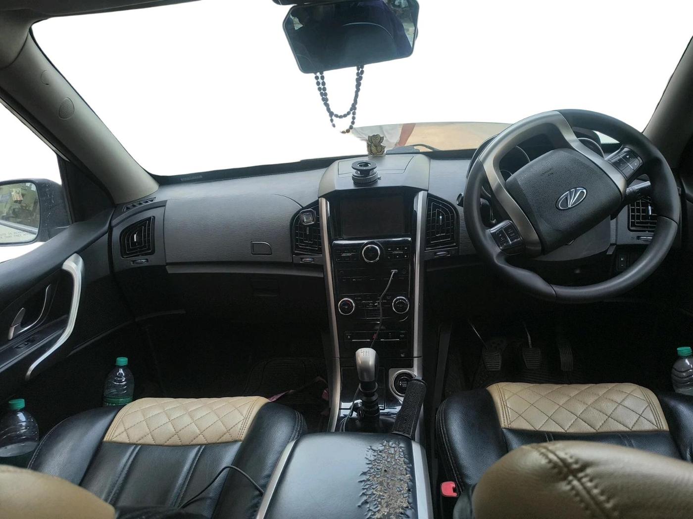 2018 Mahindra XUV500 W7, Diesel, Manual, 1,18,939 km, interior