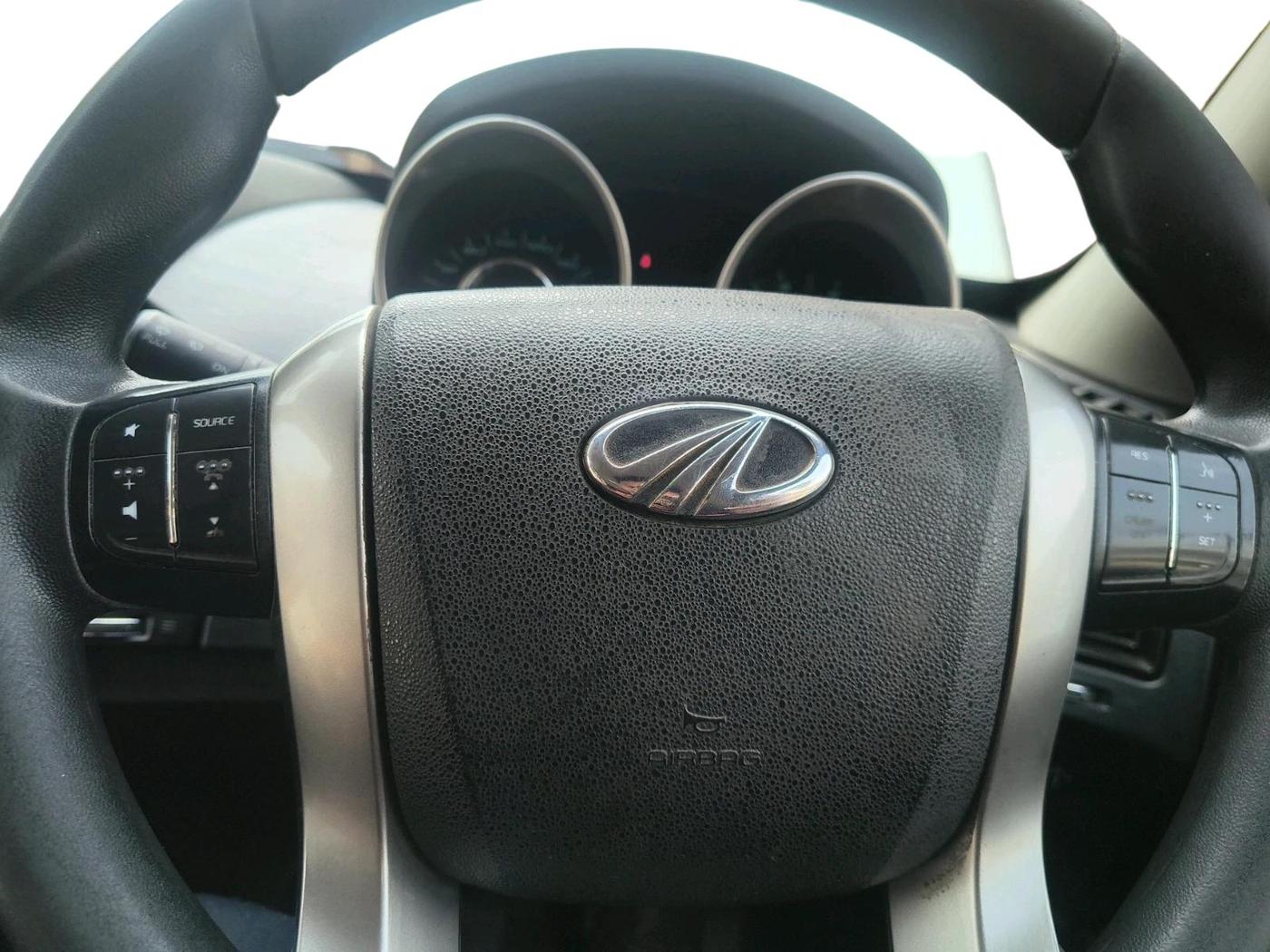 2018 Mahindra XUV500 W7, Diesel, Manual, 1,18,939 km, interior