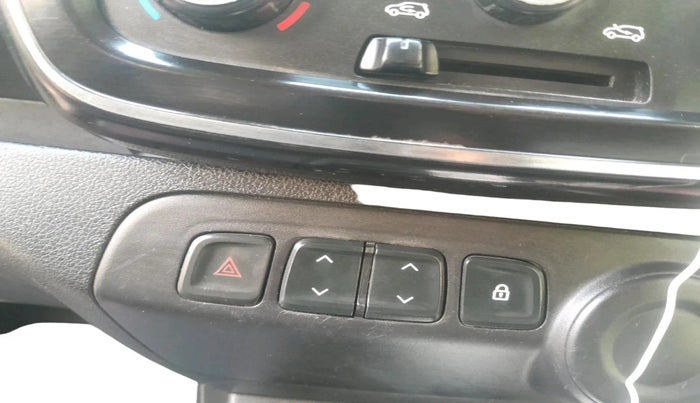 2017 Renault Kwid RXT 0.8, Petrol, Manual, 54,860 km, interior