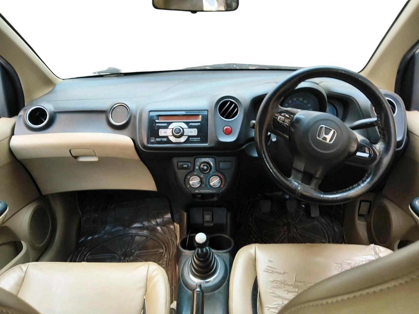 2014 Honda Amaze 1.5L I-DTEC S, Diesel, Manual, 1,65,932 km, interior